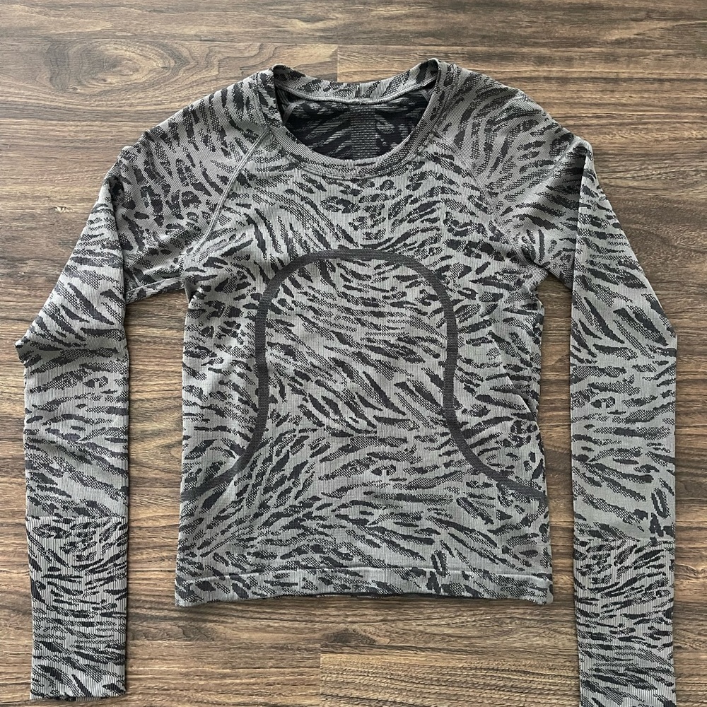 Lululemon Swiftly Tech long sleeve race length size 4